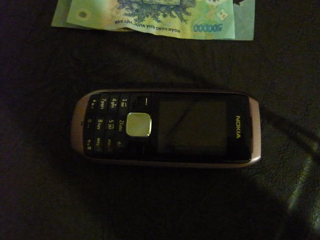 tờ 500k bị biến dạng vì để chung với điện thoại - 2