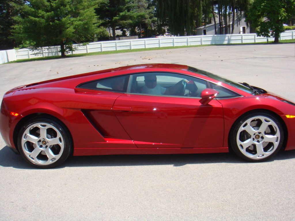 http://i922.photobucket.com/albums/ad69/1evilzr1/lambo12.jpg