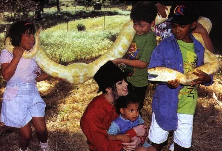 Jackson-at-Neverland-with-Kids--4421.jpg