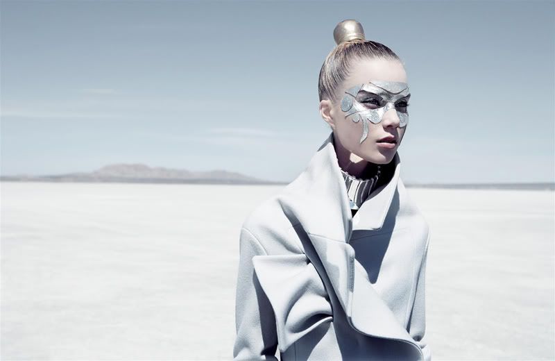desert,necklace,face paint,chrome,black,layering,metal,structured