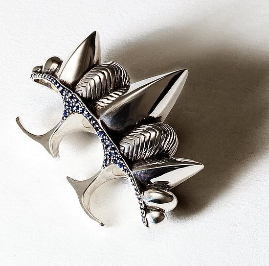 knuckle duster,spikes,silver